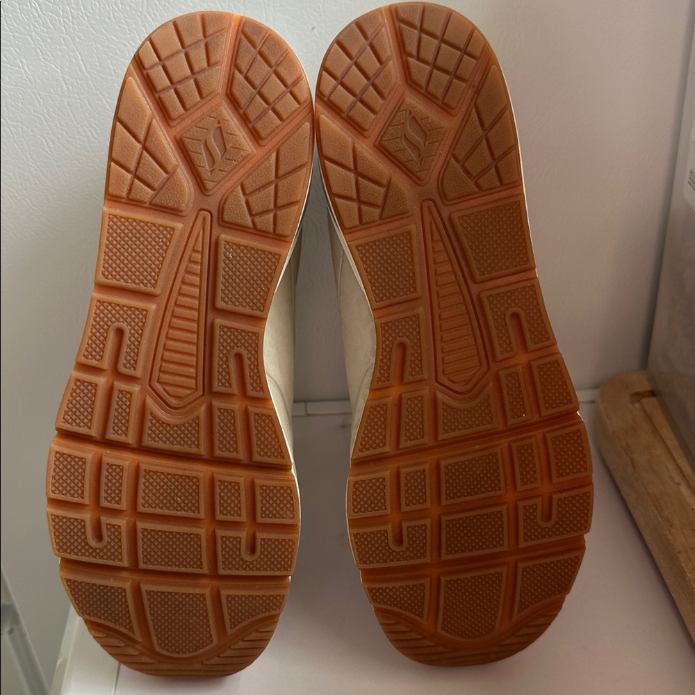 Chic Light Gray Patterned Sneakers - image 5